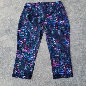 Danskin Now Womens Colorful Capri Leggings